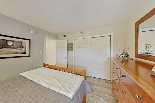 Powder Pointe Condominiums 102a
