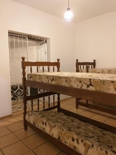 Casa Agrad�vel E Espa�osa Com Garagem