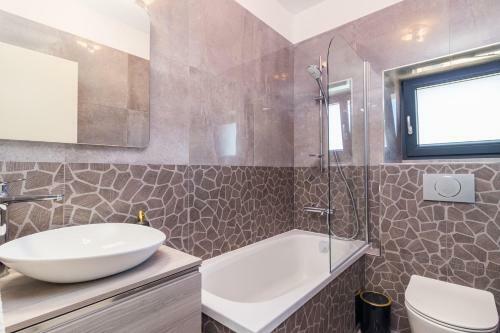 Villa Grazia With Heated Pool