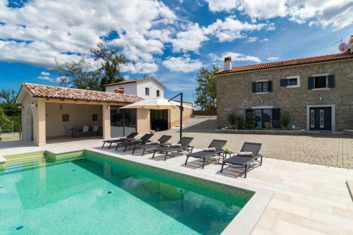 Villa Grazia With Heated Pool