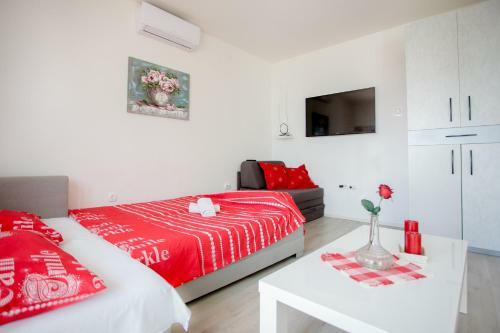 Big Group Apartment , Next To The Beach