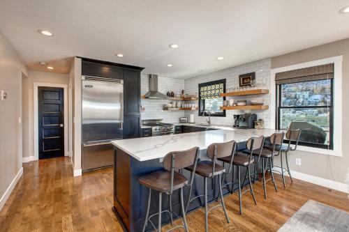 Ontario Manor Unit A