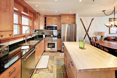 Greyhawk Condo 11