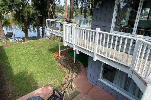 Luxe Federal Way Retreat With Dock And Fire Pit!