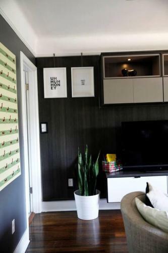 Stylish Cherry Street Townhome With Outdoor Deck