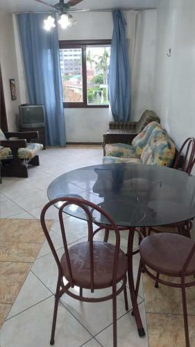 Apartamento de Um Dormit�rio A 4 Quadras Do Mar.
