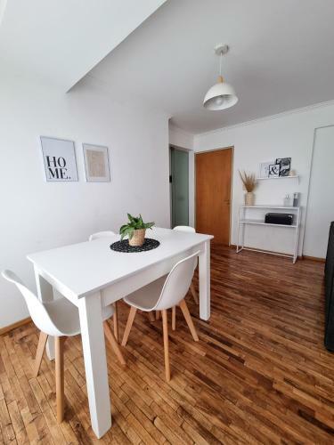 Apartamento Dpto Medio Piso Con Balcon Terraza