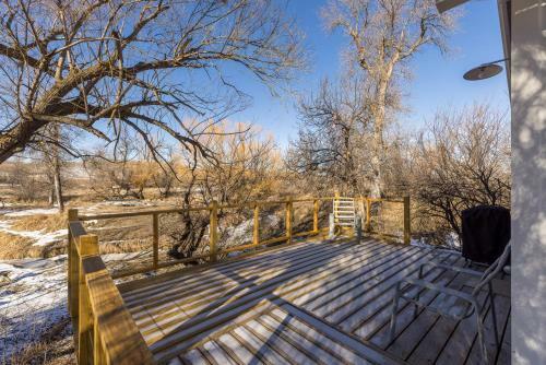 New Hidden Riverbank Cottage