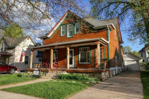 Cozy Downtown Dwelling