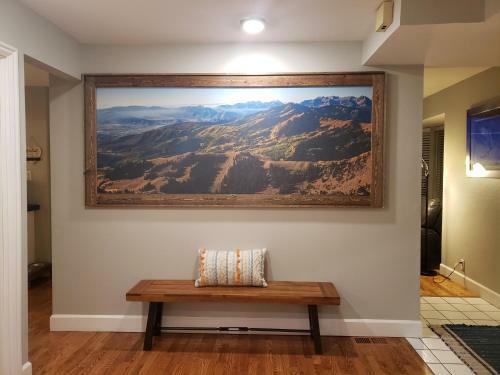 Spacious Ski House W/fireplace & Fenced Yard!