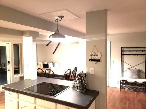 Spacious Ski House W/fireplace & Fenced Yard!