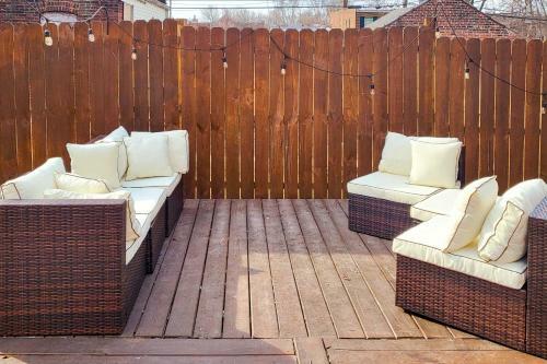 Bright Home With Backyard, 3 Miles To Downtown!