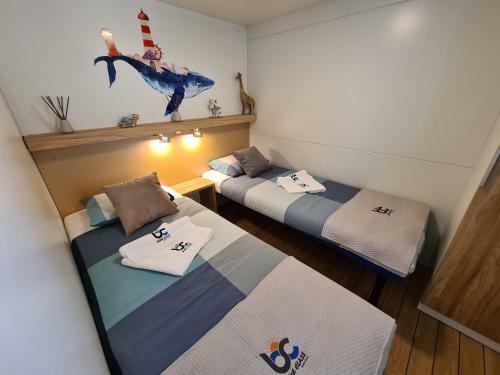 Superior Mobile Home Blue Class B1