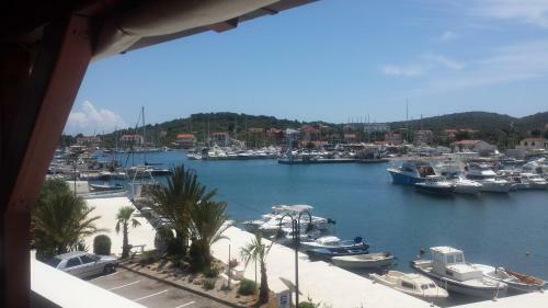Apartmani Ira-20m From The Sea