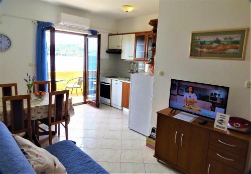 Apartment For 5 Persons, By The Sea And With Beautiful View