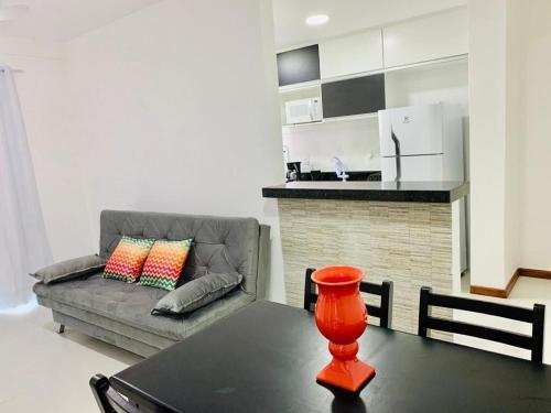 Apartamento Bem Localizado Praia E Centro Com Vista Da Cidade - 301