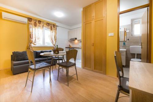 Apartments Raspolic