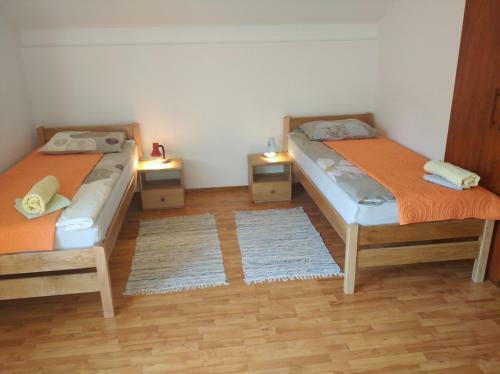 Hostal Rooms "nada Zunic"
