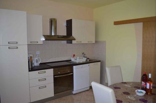 Apartments In Jadranovo 41880