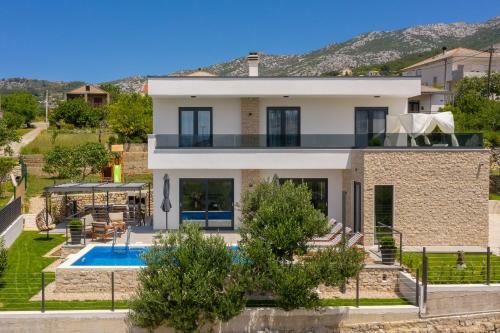 Villa La Familia