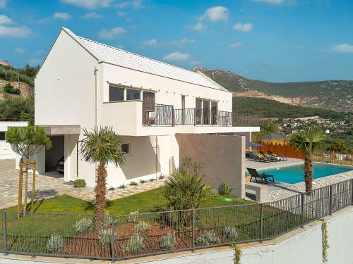 Design Villa Clavis-brand New Villa With A View