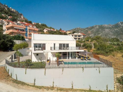 Design Villa Clavis-brand New Villa With A View