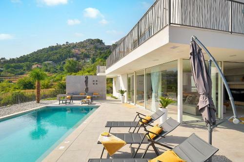Design Villa Clavis-brand New Villa With A View