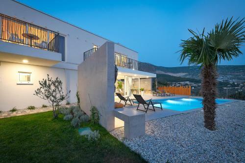 Design Villa Clavis-brand New Villa With A View