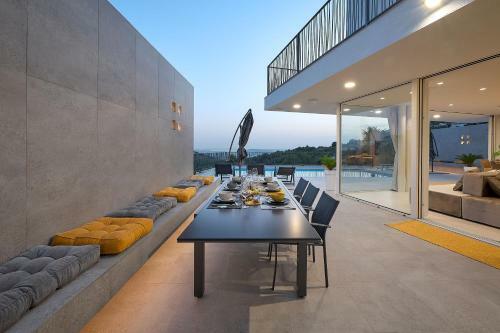 Design Villa Clavis-brand New Villa With A View