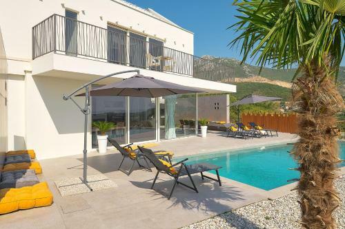 Design Villa Clavis-brand New Villa With A View
