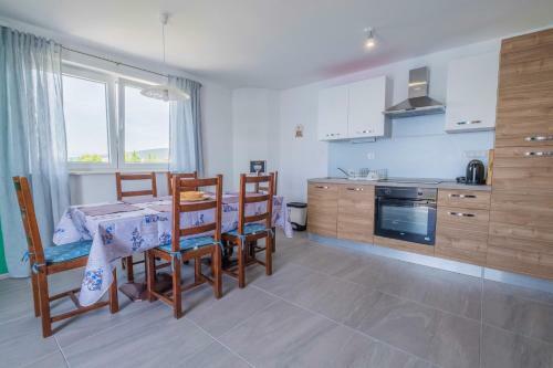Apartment In Jadranovo 42264
