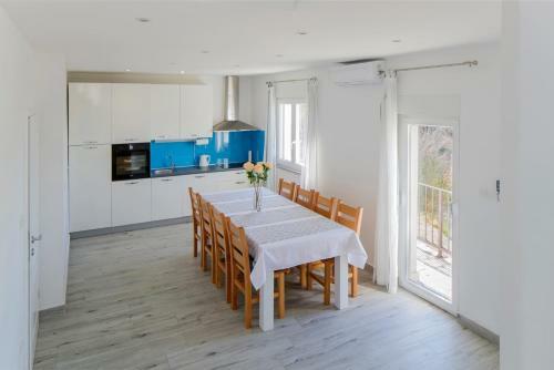 Villa Anabella Peaceful Holiday Home With Pool