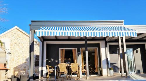Holiday House Boost With Heated Pool
