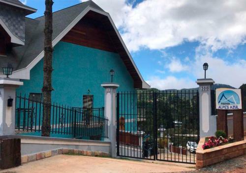 Hostal Pousada Alpes Azul