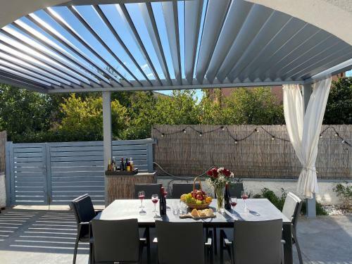 Holiday Home - Heated & Kids Pool