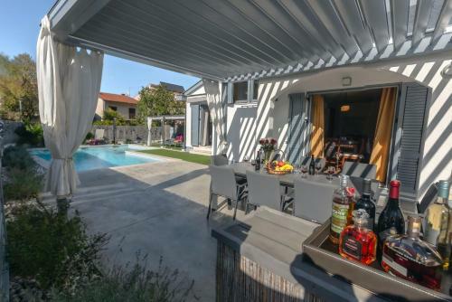 Holiday Home - Heated & Kids Pool
