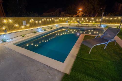 Holiday Home - Heated & Kids Pool
