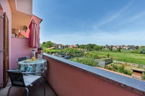 Sunny Apartment Valbandon