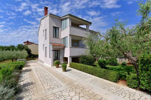 Brezac Olive Garden Apartment