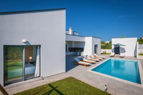 Villa Mateo With Heated Pool