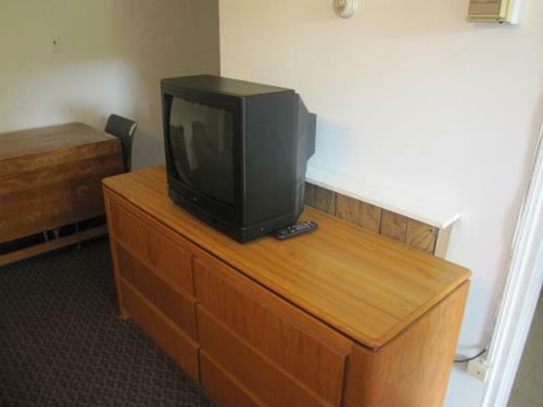 Pinecrest Motel