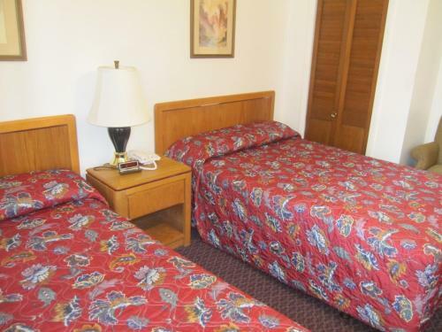 Pinecrest Motel