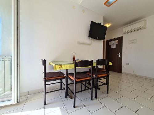 Apartments & Rooms 2116