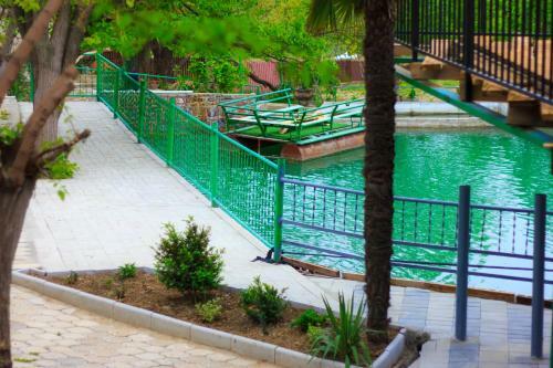 Hostal Amiran's Lake