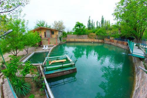 Hostal Amiran's Lake