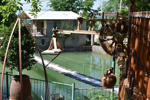 Hostal Amiran's Lake