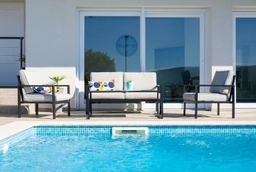 Apartment Timmy With Private Pool & Seaview