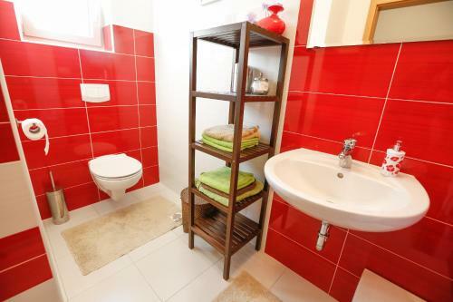Villa Lavender's Breeze With Jacuzzi, Bbq And Bicycles