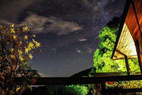 Lodge Canarinho Da Terra Com Seu C�o