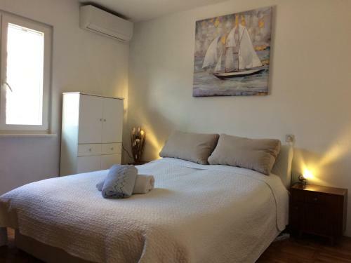 Apartment Marina Komiza